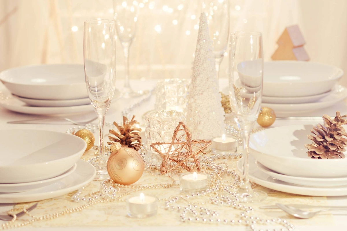 Сервировка праздничного стола на Новый год: советы антиквара. Фото © Shutterstock / FOTODOM / llaszlo