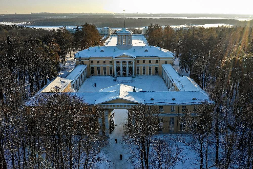 Усадьбу Архангельское действительно зовут «русским Версалем». Она масштабная, как резиденция королей. Фото © ТАСС / Валерий Шарифулин