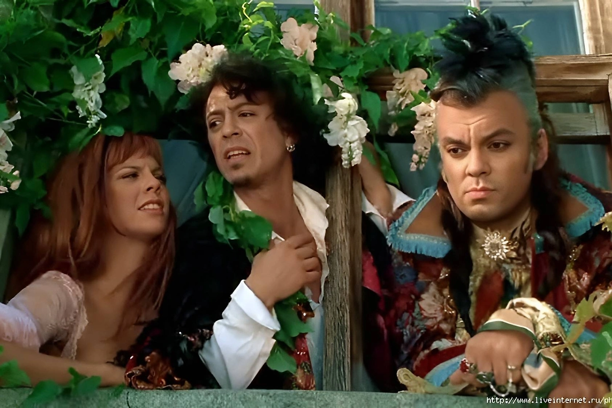 Новогодний огонёк «Безумный день, или Женитьба Фигаро». Этот мюзикл показали 31 декабря 2003 года на НТВ. Фото © ntv.ru