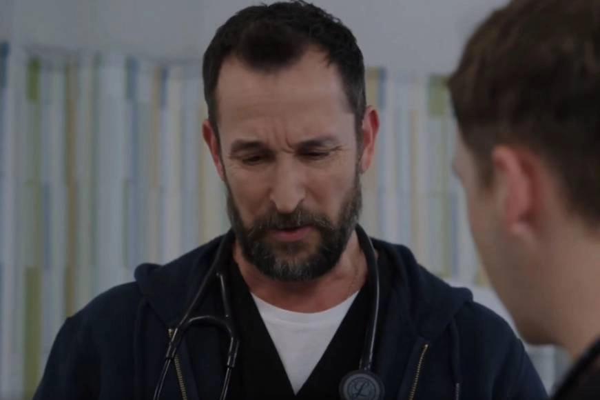 Фото © Кадр из сериала «Питт», режиссерs Дэмиэн Маркано, Аманда Марсалис, Джон Камерон и др., сценаристы Р. Скотт Геммилл, Элисса Гершман, Джо Сакс и др. / Kino-teatr