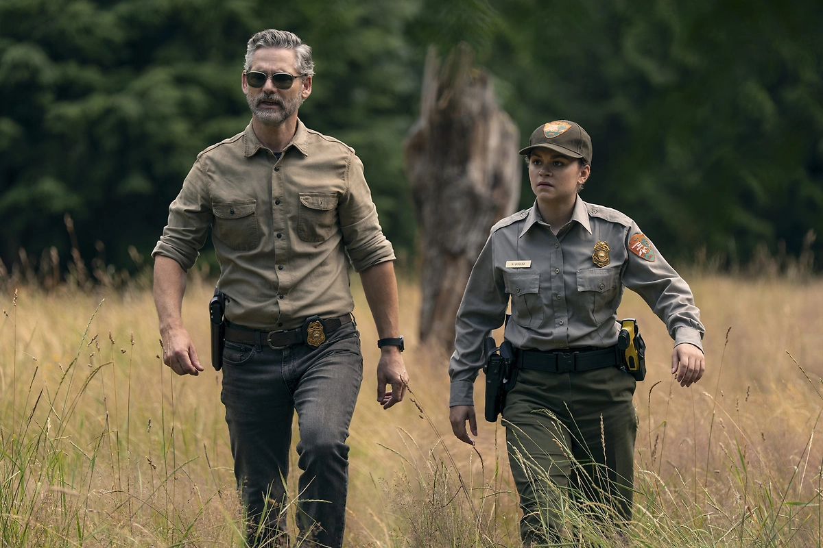 Фото © Кадр из фильма «В глуши», режиссеры Томас Безуча, Ниса Хардиман, Ник Мерфи, сценаристы Лорен Элль Смит, Марк Л. Смит / Kino-teatr