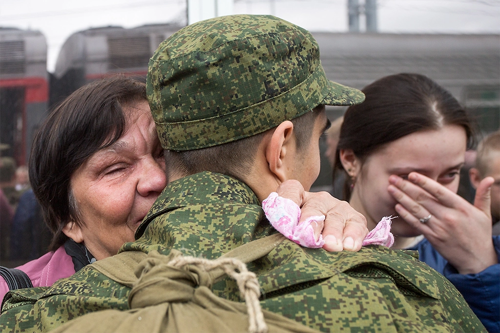 Молитва за сына в армии: как помочь сынуле, пока он считается «духом» в традиционной иерархии срочников. Фото © ТАСС / Дмитрий Феоктистов