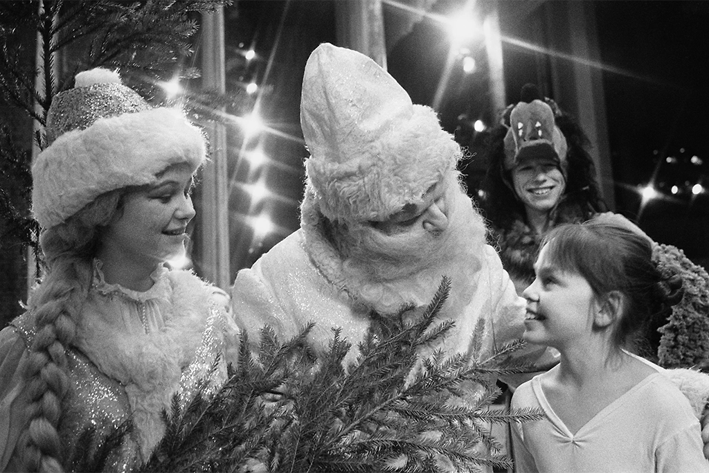 Как отмечали Новый год в советских цехах: архивные снимки. Фото © ТАСС / Сергей Метелица 