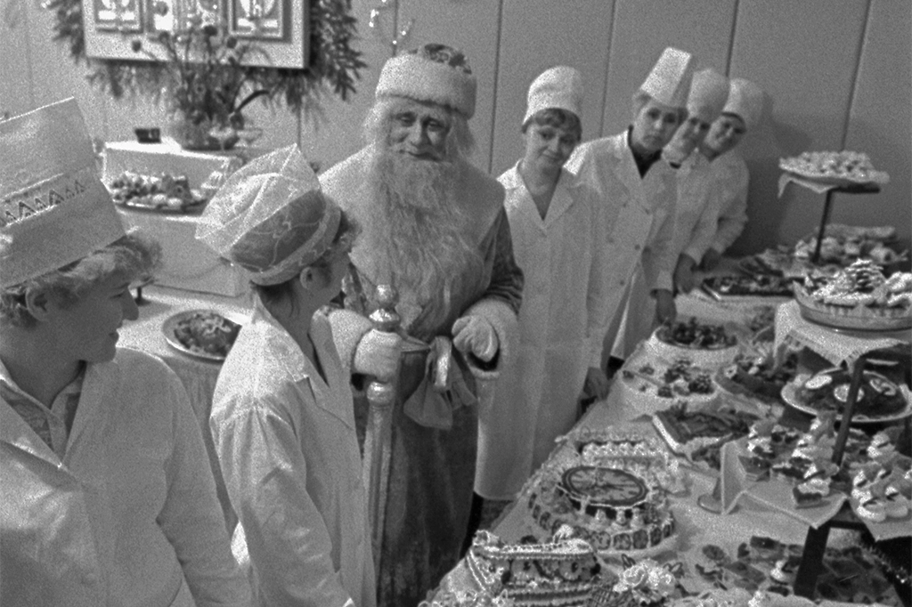 Новогодняя ночь на заводах СССР: уникальные фото из прошлого. Фото © ТАСС / Александр Овчинников 