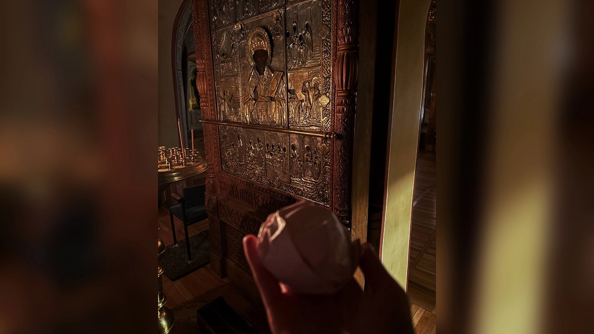 Корреспондент телеканала «Спас» Ксения Аксёнова готовилась к вопросу Путину на прямой линии в церкви. Фото © Telegram / Ксюша спросит