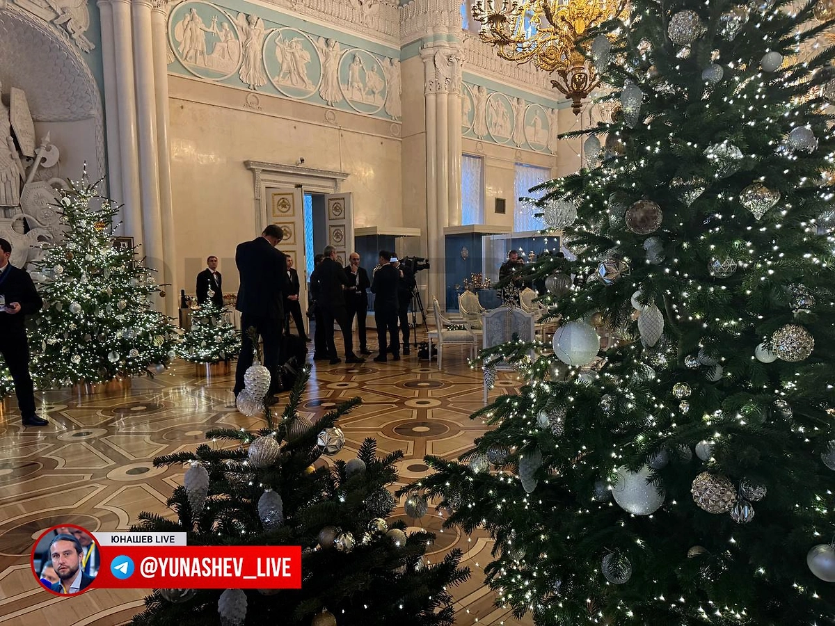 Александровский зал Зимнего дворца, куда прибудут государственные лидеры. Фото © Telegram / Юнашев LIVE