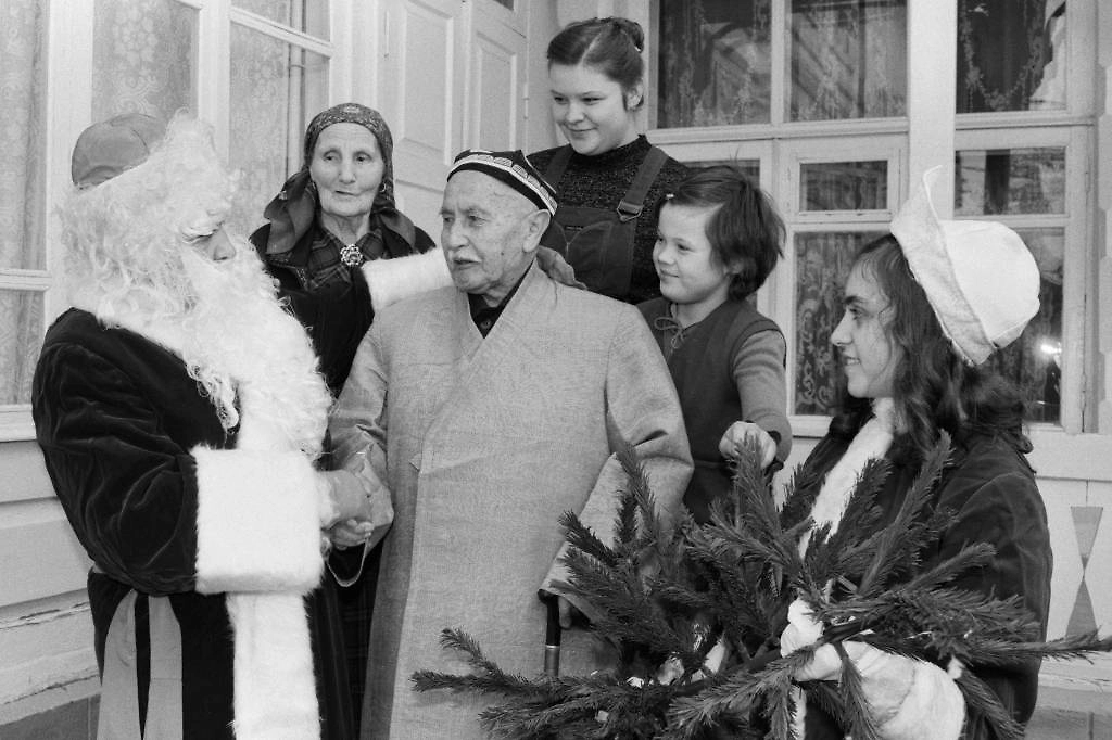 Квартирный Новый год в Советском Союзе: фото из семейных архивов. Фото © ТАСС / Нуритдинов Р., Юсупов Борис