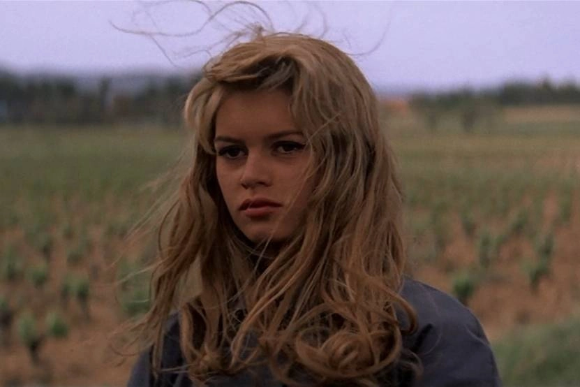 Брижит снималась в эпизодах, а фильм «И Бог создал женщину» сделал её звездой. Фото © Кадр из фильма «И Бог создал женщину», режиссёр Роже Вадим, сценаристы Роже Вадим, Рауль Леви / Kino-teatr