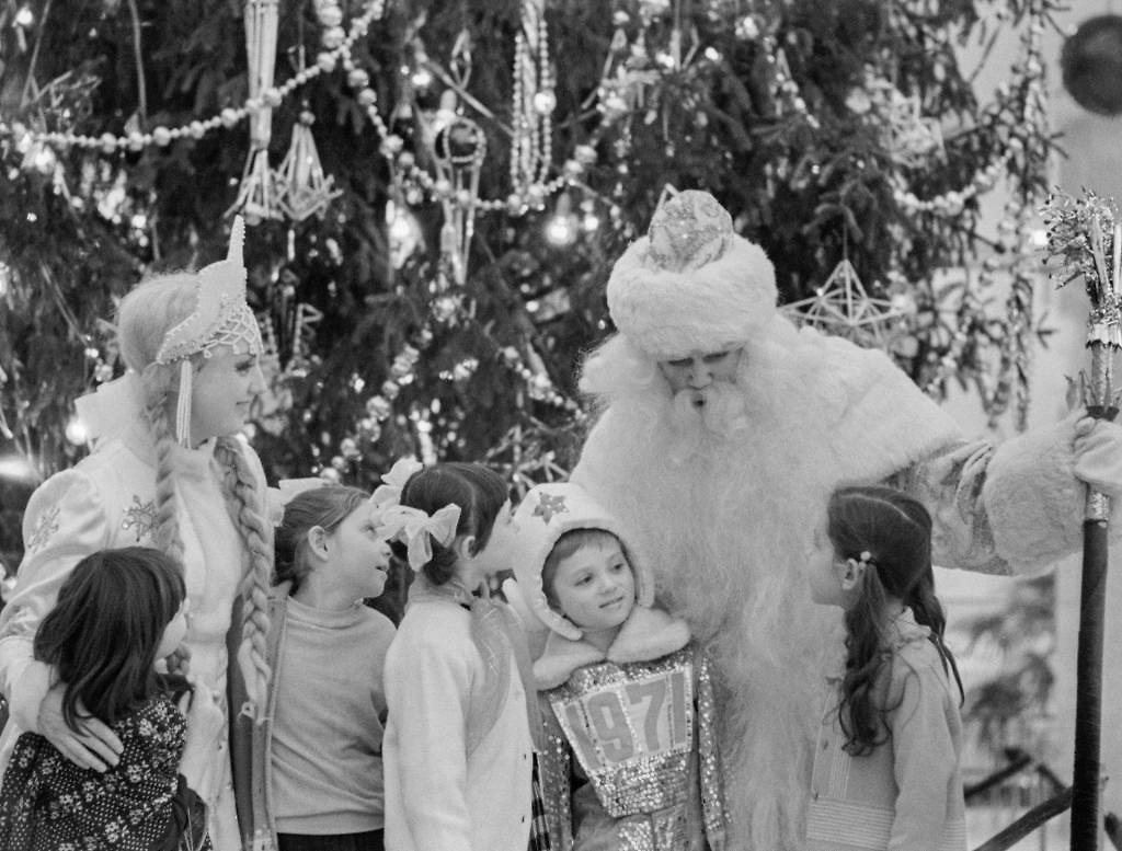 Традиционная новогодняя ёлка появилась именно в СССР. Фото © ТАСС / Валентин Кузьмин, Валерий Христофоров