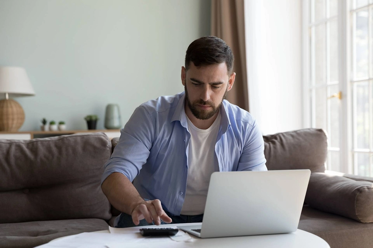 Составьте список обязательных расходов в январе. Фото © Shutterstock / FOTODOM / fizkes