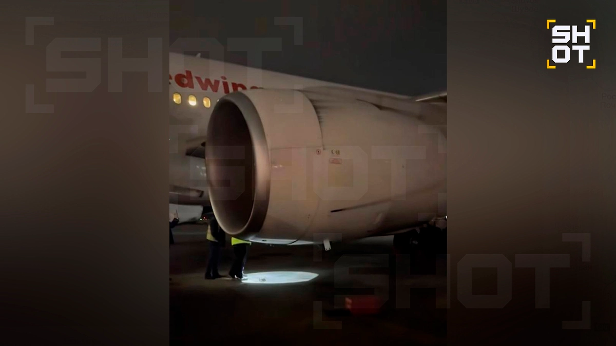 Горевший левый двигатель самолёта Red Wings. Фото © SHOT