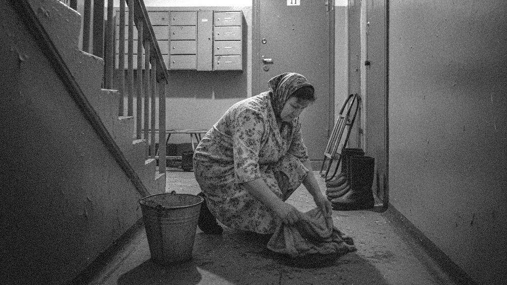 Запахи СССР: что создавало уникальный аромат советских подъездов. Фото © Nano Banana AI