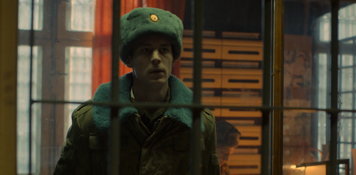 «Аутсорс» — новый сериал 2025 года с Иваном Янковским: тюремная драма. Кадр из фильма «Аутсорс», режиссёр Душан Глигоров, сценарист Анна Козлова / Kinopoisk 