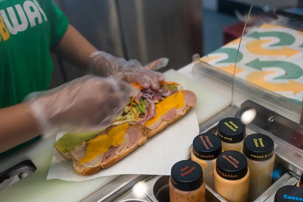 Одна из сложностей бизнеса: клиент не всегда понимает стоимость конечного продукта из-за обилия дополнительных ингредиентов, за которые необходимо доплачивать. Фото © Shutterstock / FOTODOM / Dontree M