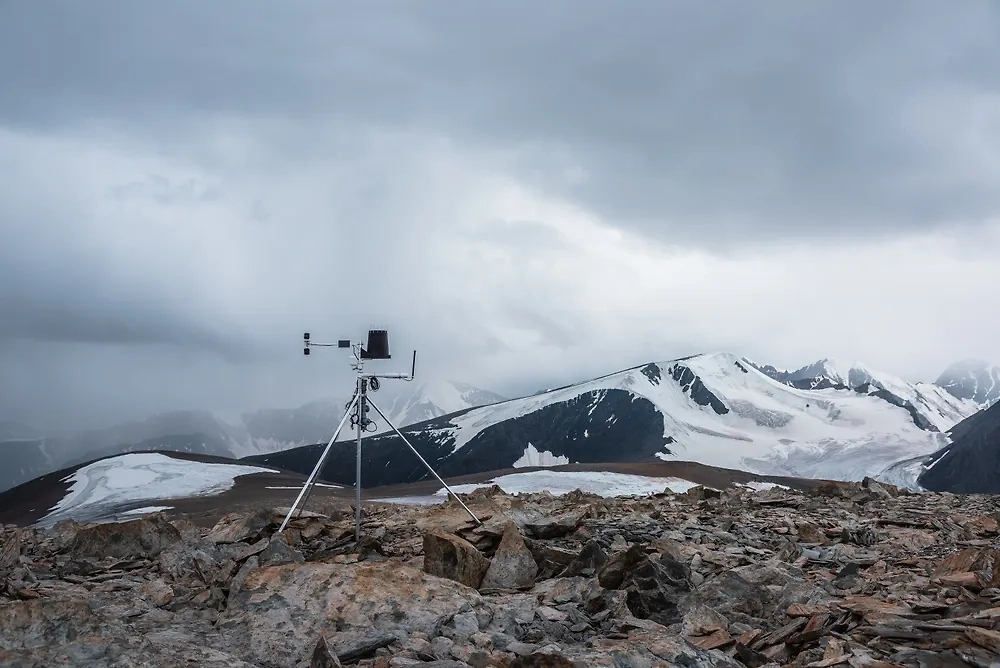 Атмосферное давление — это то, с какой силой воздух давит на поверхность земли и всё, что на ней находится. Фото © Shutterstock / FOTODOM / daniilphotos