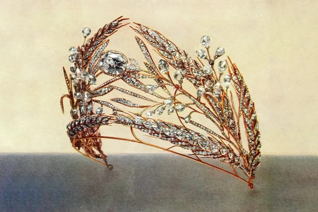 Бриллиантовая диадема «Колосья» Марии Фёдоровны была продана на аукционе. Её копия хранится в Алмазном фонде. Фото © kulturologia