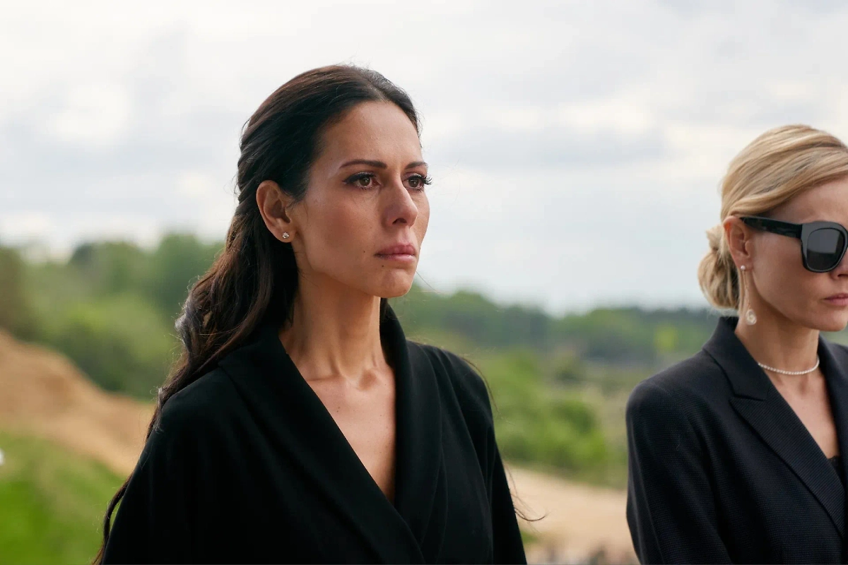 Серийная убийца Жанна Дронова помогает следователям вычислить маньяка. Фото © Кадр из сериала «Самка богомола», режиссёр Нурбек Эген, сценарист Анна Козлова / Kinopoisk