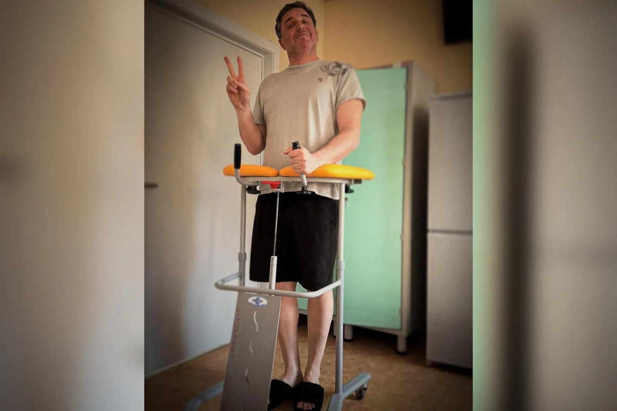 Максим Виторган на специальном приспособлении для перемещений. Фото © Instagram (признан экстремистской организацией и запрещён на территории Российской Федерации)/ mvitorgan