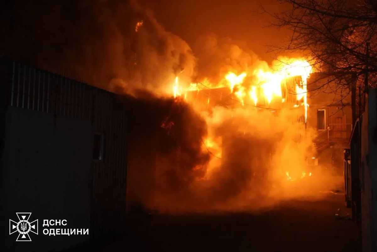 Пожар на складе топлива в Одессе. Фото © ДСНС Одесской области