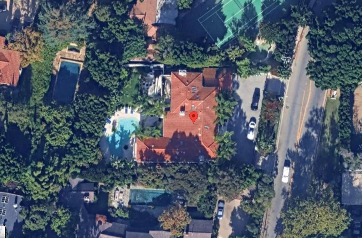 Оценить размеры владения можно разве что при помощи спутниковых карт. Фото © Google Maps