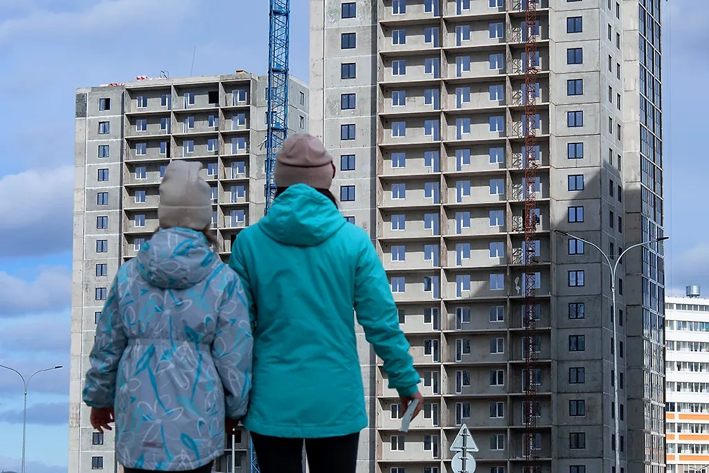 С 1 апреля семейную ипотеку распространят на вторичное жильё. Фото © ТАСС / Бизнес Online / Олег Спиридонов
