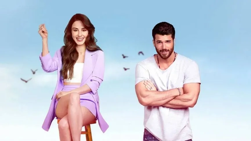 Владелец бара — довольно лёгкая и приятная работа, это показывает Джан Яман в сериале «Мистер Ошибка». Фото © Кадр из сериала «Мистер Ошибка», режиссёр Дениз Иорулмазер, сценарист Бану Зенгин Так / Kinopoisk