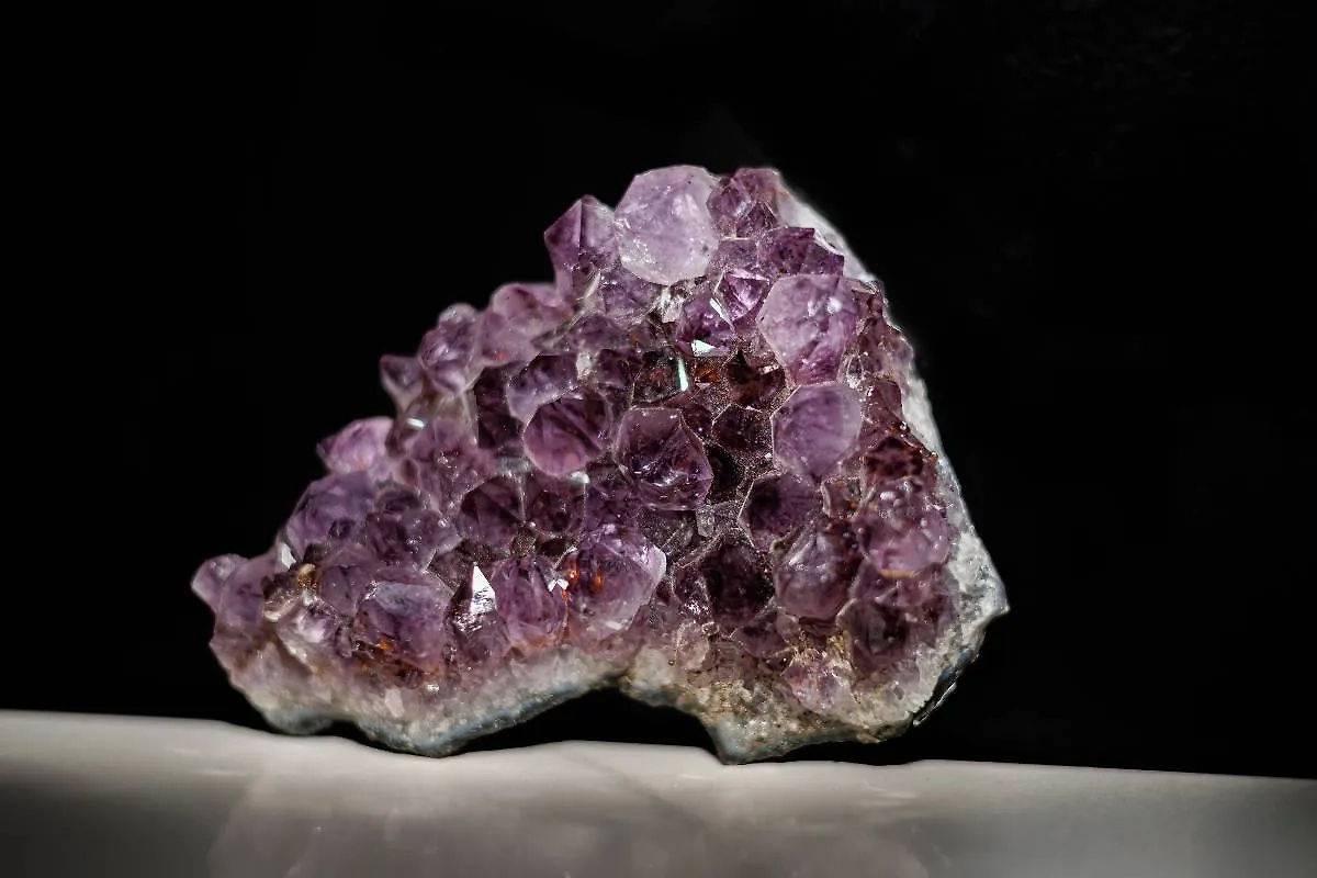 Аметист — талисман для весёлых и находчивых. Фото © Shutterstock / FOTODOM / David Soraci