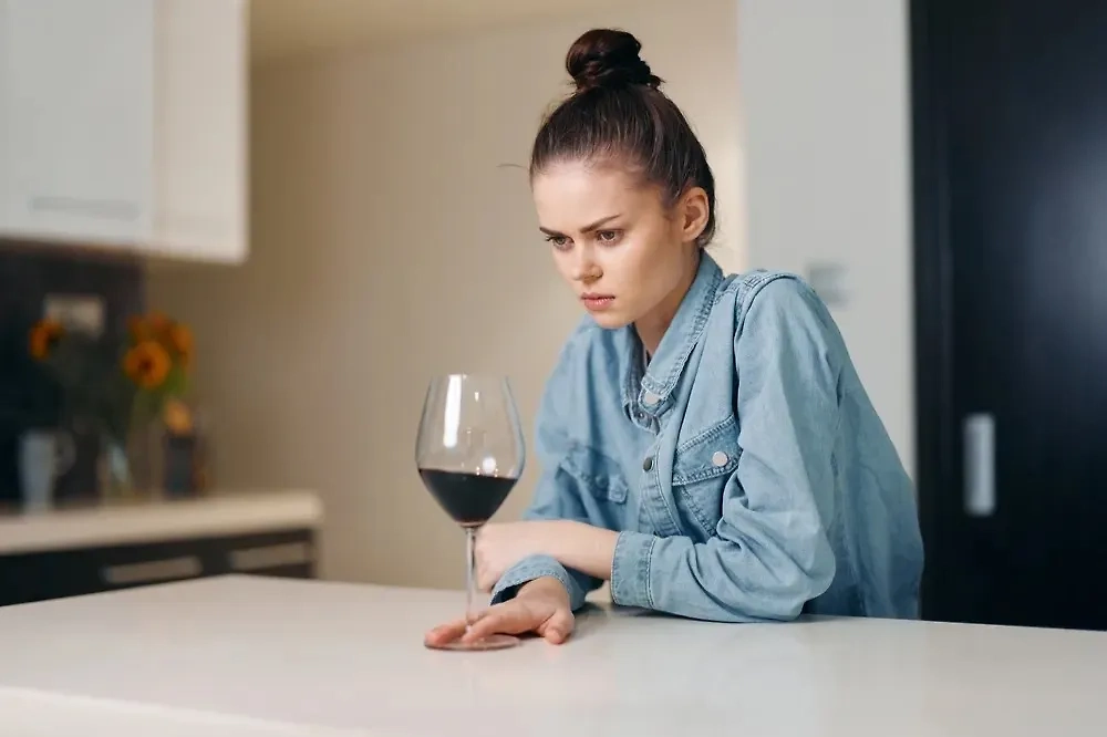 Какие знаки зодиака рискуют стать зависимыми с весны 2025 года. Фото © Shutterstock / FOTODOM / ShotPrime Studio