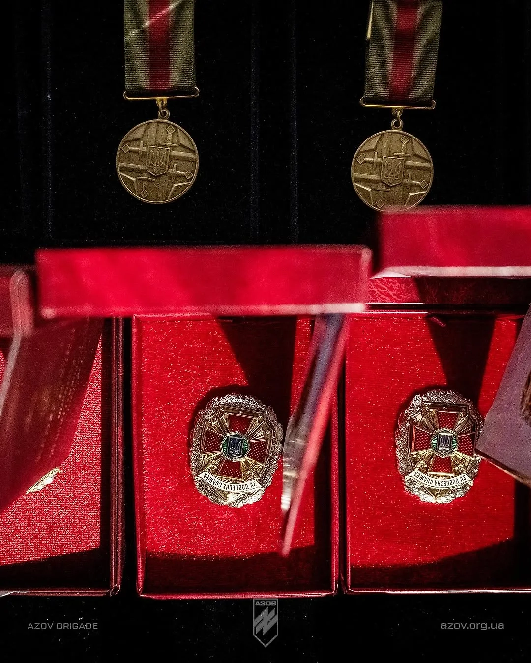 Оказывается, в «Азове»* полно собственных побрякушек. Фото © Сайт «Азова»*