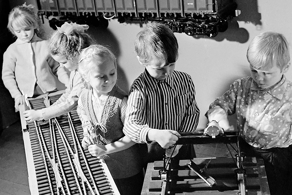 Снежки, городки, шахматы: детские игры в СССР. Фото © ТАСС / Эдгар Брюханенко