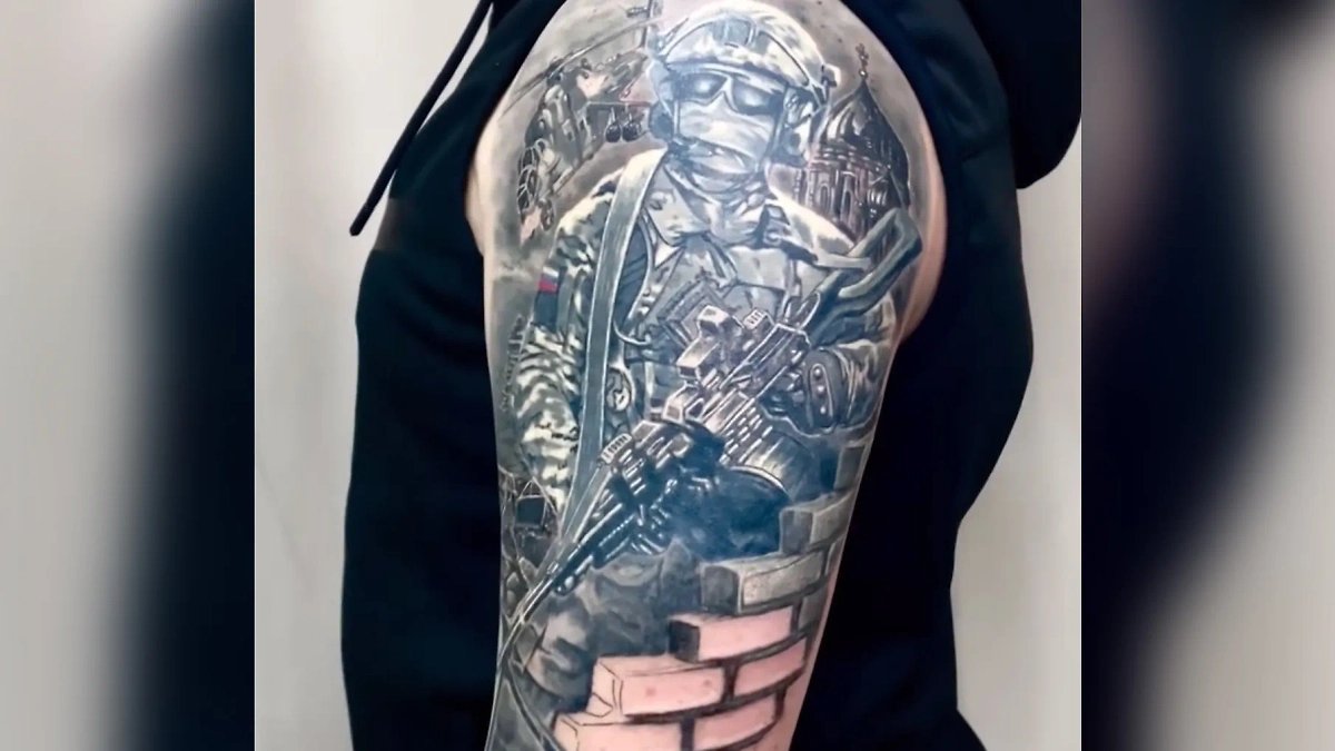 Татуировка бойца Армии России в зоне СВО. Фото © Instagram (признан экстремистской организацией и запрещён на территории Российской Федерации) / tattoostudio_leshiy