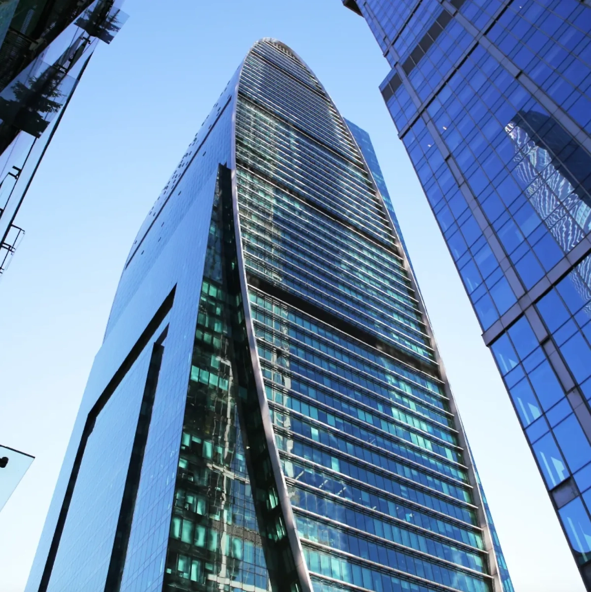 Башня «Империя», где у Ксении Собчак большой офис и два машино-места. Фото © management-city.ru