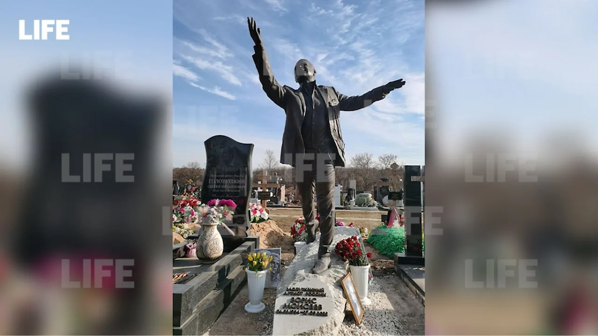 На Троекуровском кладбище идёт подготовка к погребению Бедроса Киркорова. Обложка © Life.ru