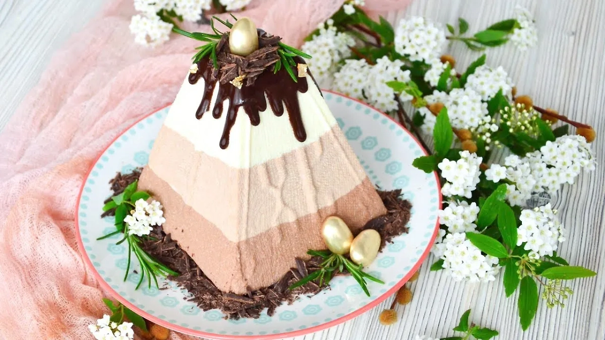 Пасха «Три шоколада» выглядит очень необычно. Фото © Youtube / Yulia Smaill