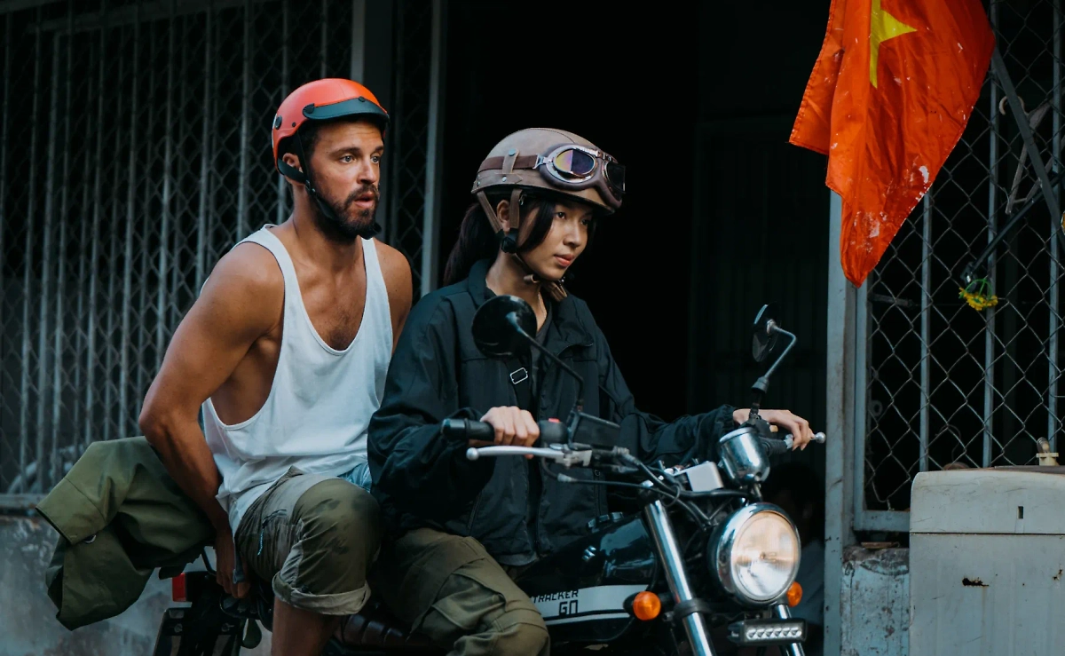 Кадр из сериала «Высокий сезон», режиссёр и сценарист Стас Иванов / Kinopoisk