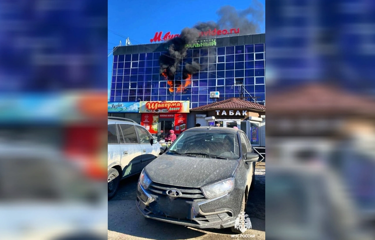 Пожар в ТЦ в Башкортостане. Фото © Telegram / МЧС РФ