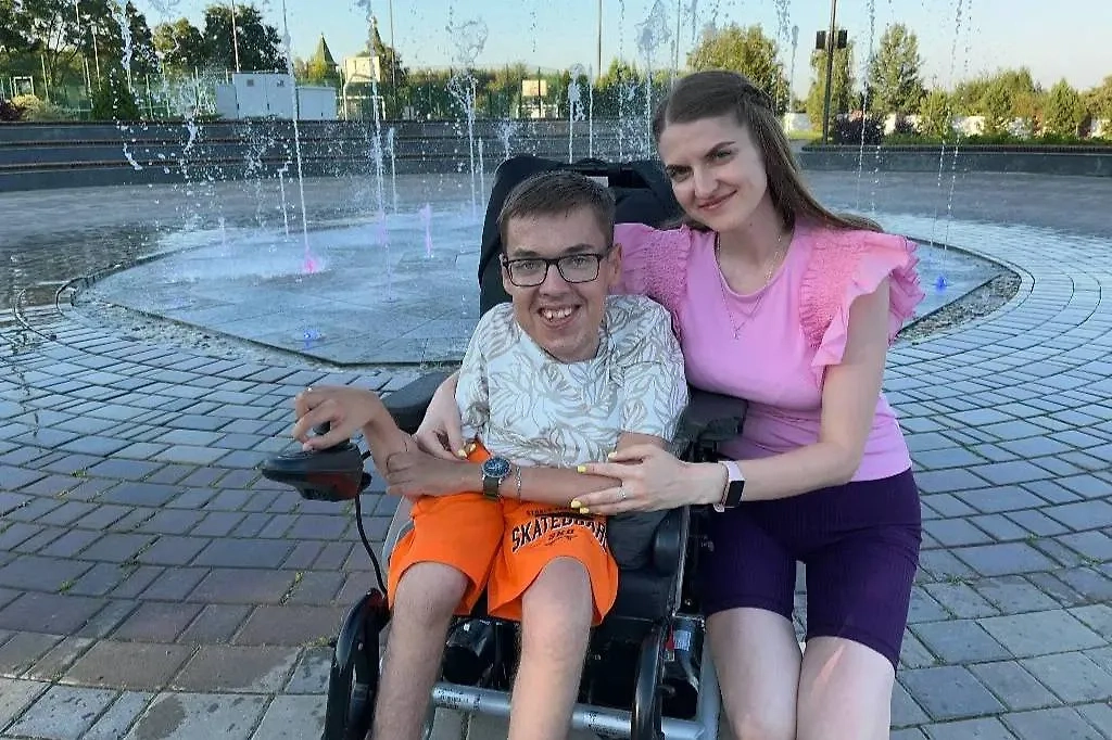 У Владислава спинально-мышечная атрофия. Фото © Из личного архива Влада и Юлии Петровичей