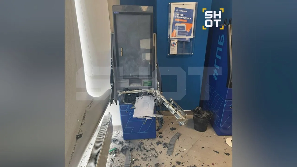 Взорванный банкомат «Газпромбанка» в ТРЦ «Свиблово». Фото © SHOT
