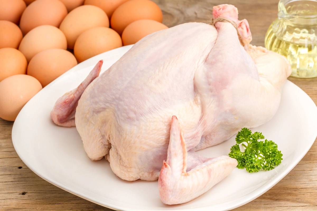 Что приготовить из целой курицы: рецепты на всю неделю. Фото © Shutterstock / FOTODOM / spicyPXL