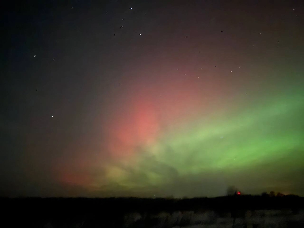 Северное сияние в Псковской области. Фото © Telegram / Охотники за северным сиянием : Прогнозы северного сияния