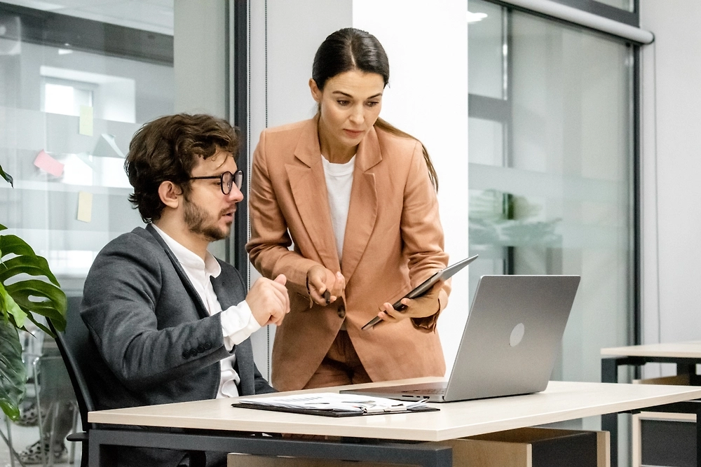 Зависит ли ваша зарплата от МРОТ. Фото © Shutterstock / FOTODOM / LiVisuals