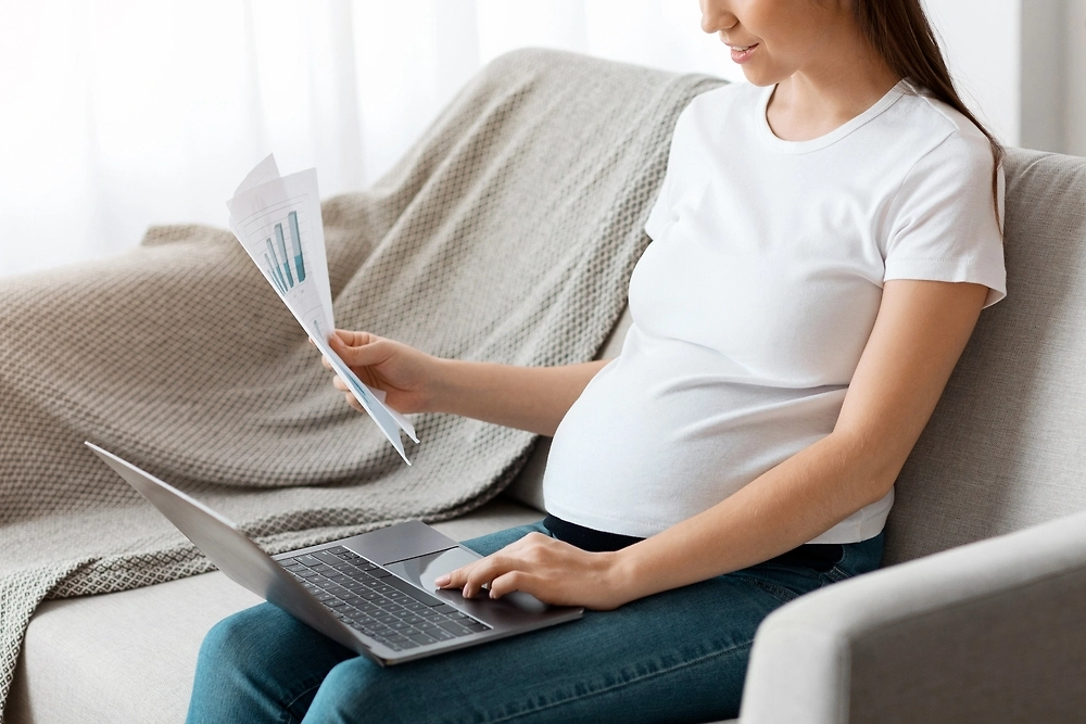 МРОТ и пособие по беременности и родам. Фото © Shutterstock / FOTODOM / Prostock-studio