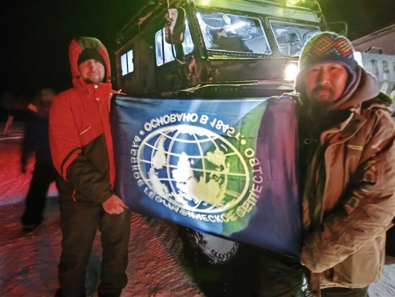 Китайские туристы достигли мыса Пакса. Фото © Сопровождающий экспедиции от Якутского отделения РГО Арабыл Дьэргэстэй Баһылай уола