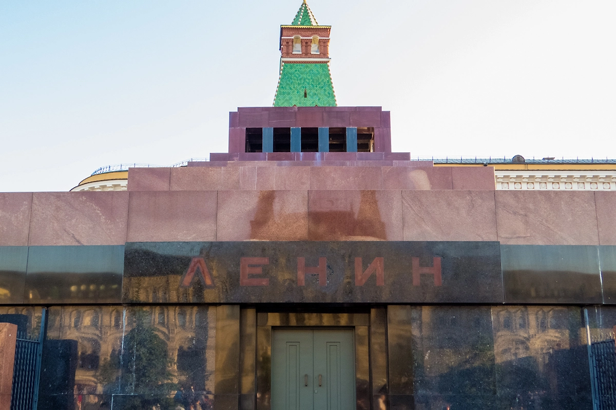 Мавзолей — это культовый зиккурат, или, по-другому, «Престол Сатаны». Фото © Shutterstock / FOTODOM / evgris