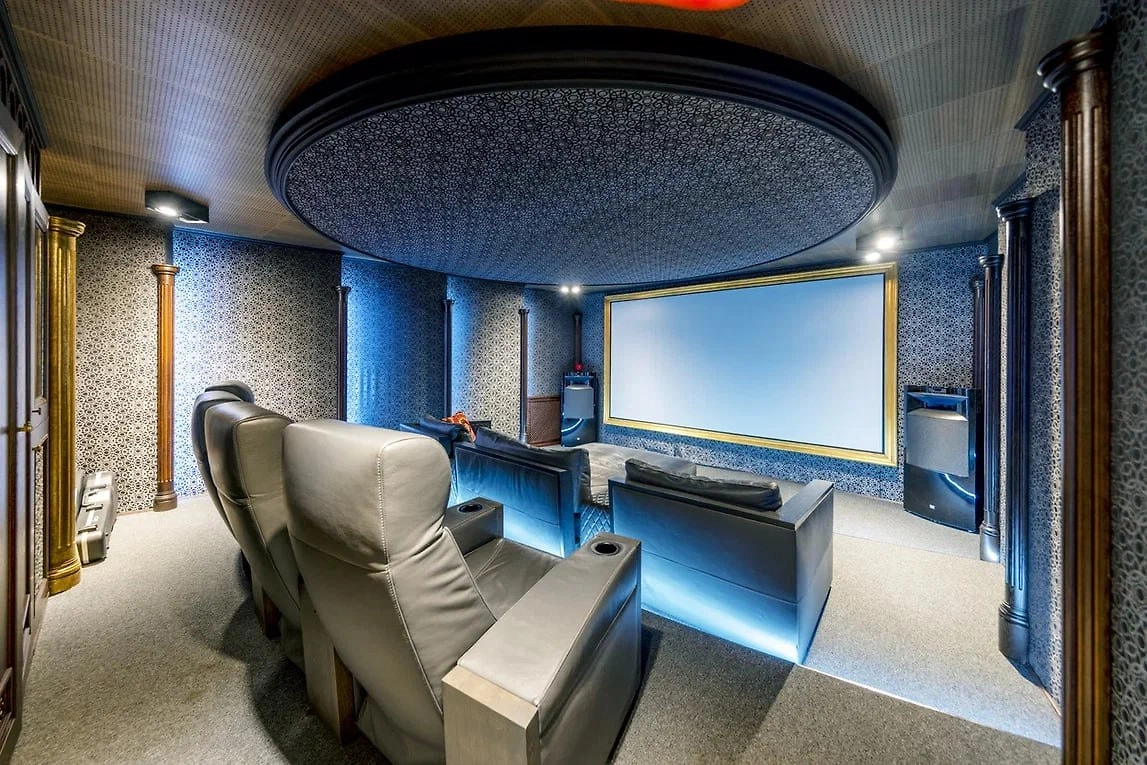 Дом Стивена Сигала на Рублёвке. Фото © Telegram / РИА Недвижимость