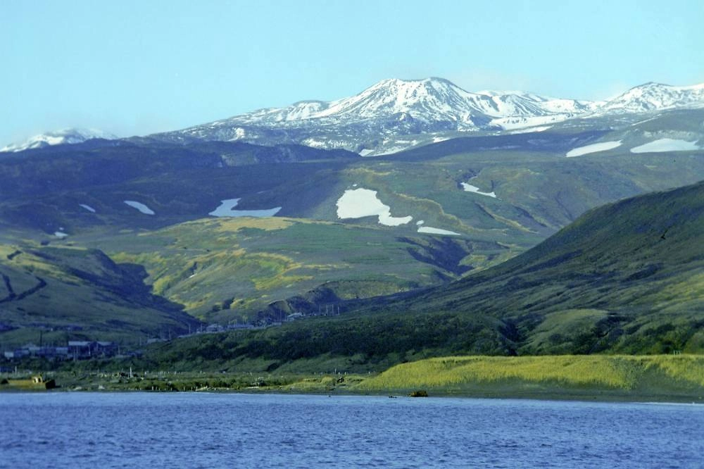 Вулкан Эбеко на острове Парамушир — живой вулкан Курил. Фото © РИА «Новости» / Роман Денисов