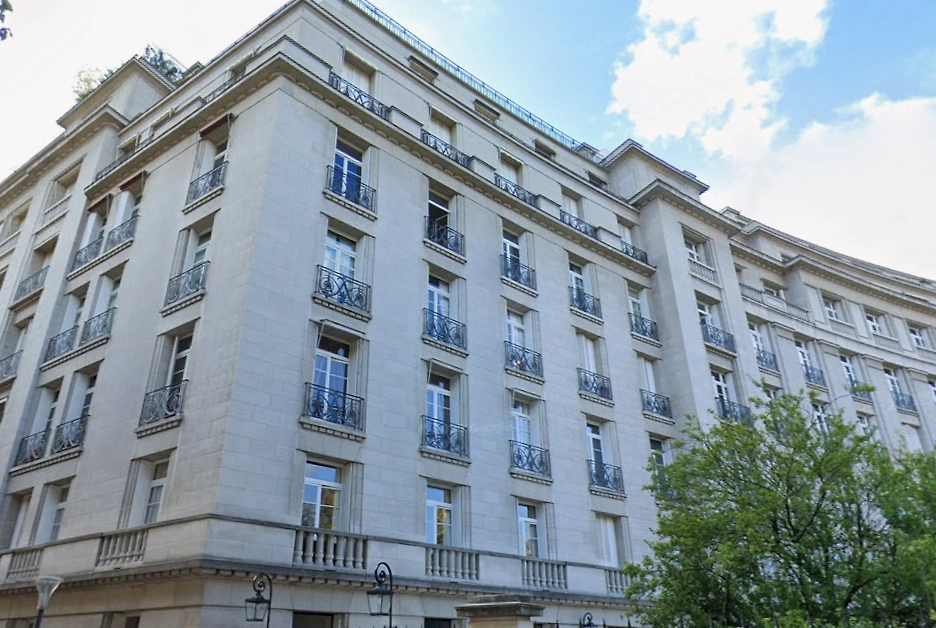 Дом по адресу: 9 PLACE VAUBAN. Фото © google.ru/maps