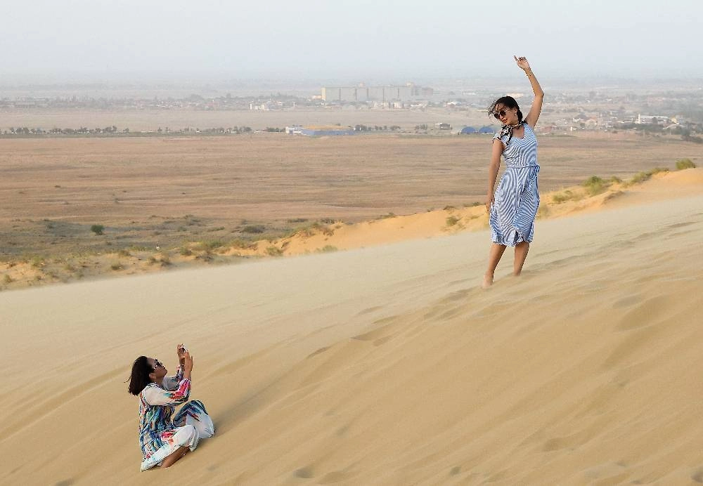 Песчаная гора Сарыкум высотой 250 метров в предгорьях Дагестана. Фото © ТАСС / Валерий Шарифулин