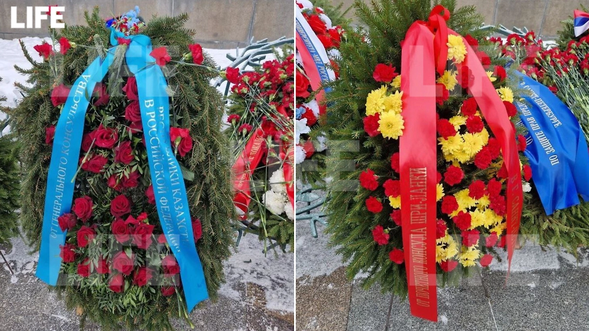 Иностранные государства прислали венки, чтобы почтить память жертв блокады Ленинграда. Фото © Life.ru