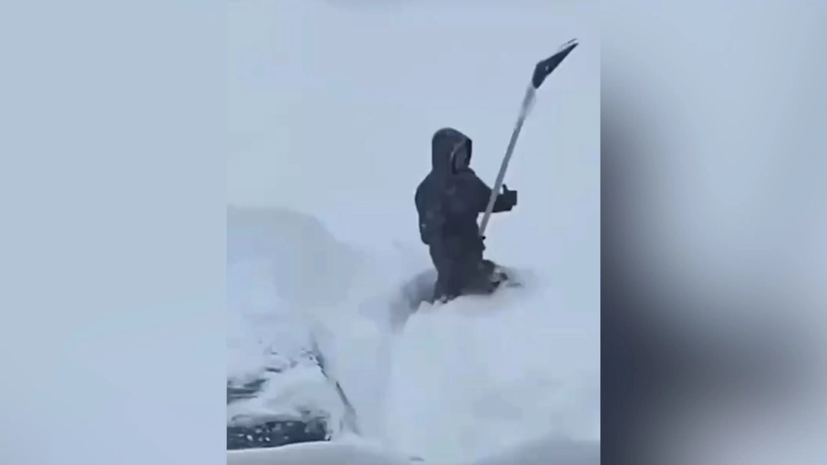 Последствия снегопада в Москве. Скриншот © Telegram / «Москва сегодня»